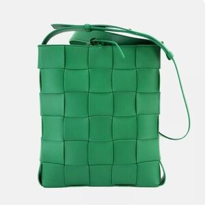 Maxi Intrecciato Shoulder Cassette